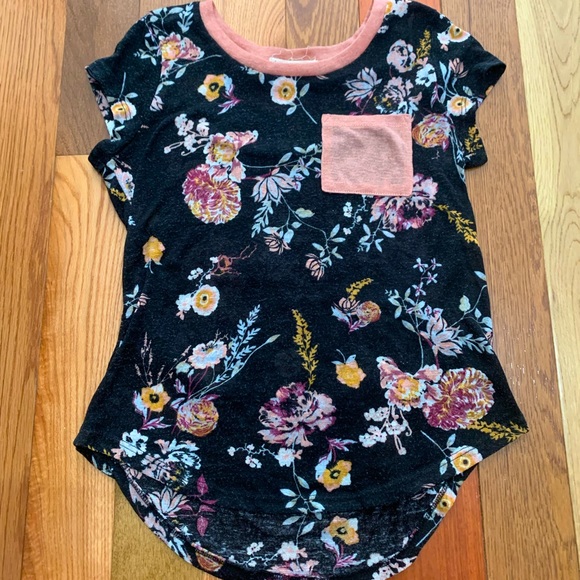 🌸Cute floral shirt 🌸 - Picture 1 of 3